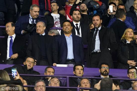 致敬外星人罗纳尔多,罗纳尔多皇马钟摆式过人