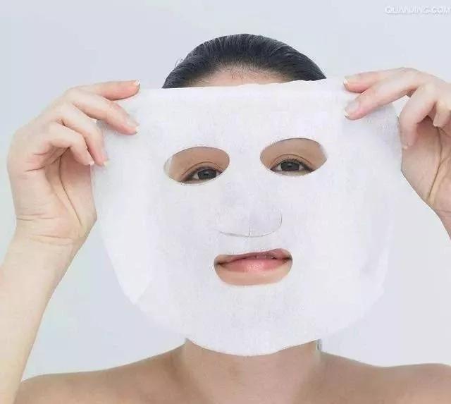 水乳霜精华正确使用顺序,免洗面膜和精华液的使用先后顺序