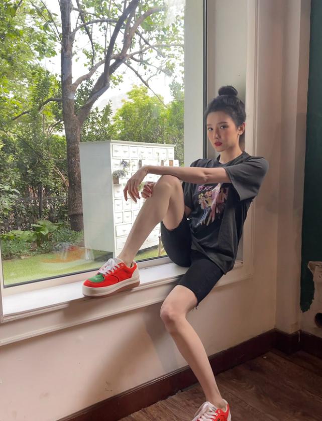 陈小纭腿多细,陈小纭大腿和小腿一样粗