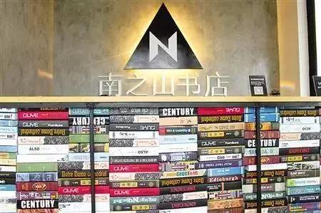 重庆周末适合读书的地方,世界读书日青年在图书馆看书