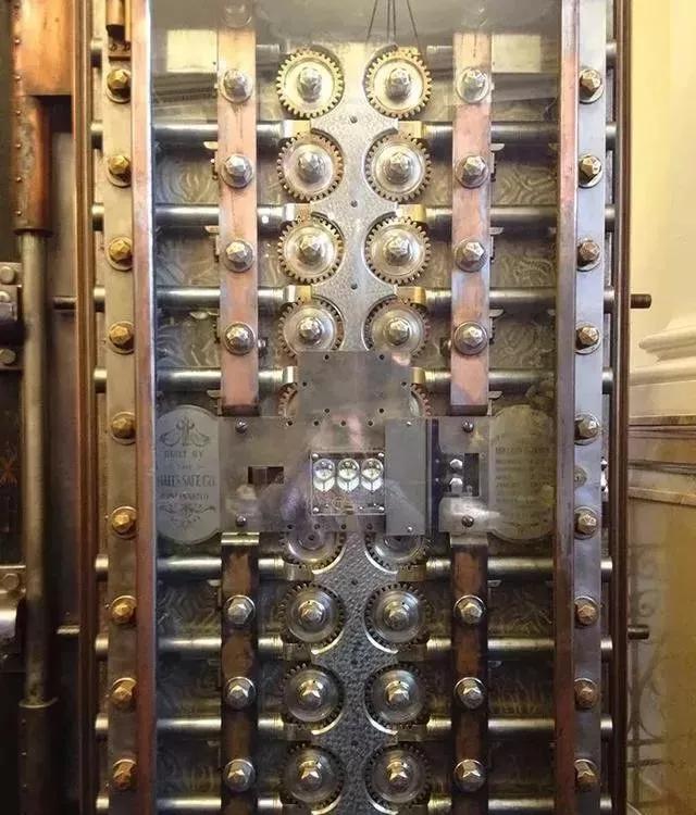 珠峰顶部岩石,珠峰顶部什么样子