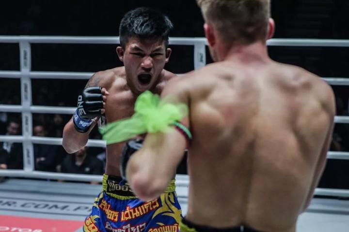 把对手打到另外一个擂台,播求被打得最惨的一次复仇之战