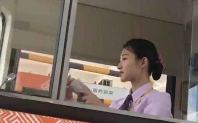 高速路收费员可以长久干下去吗,高速路口收费员工资待遇
