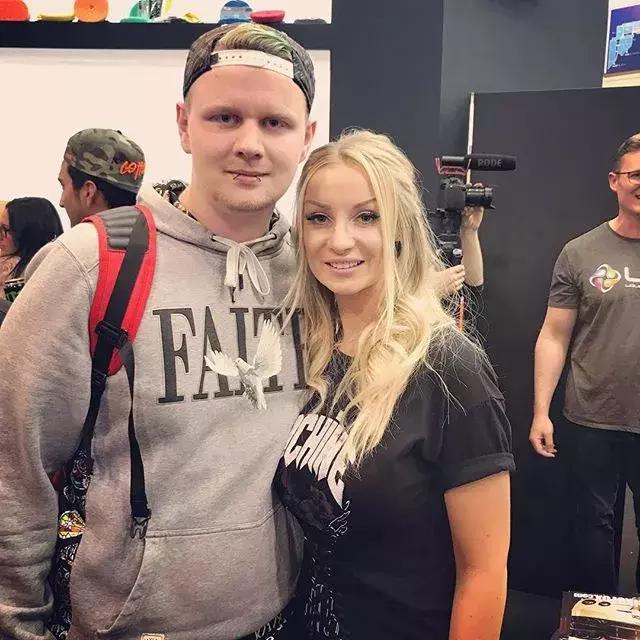 自从坐上了小姐姐的GT-R之后，天天都能体验速度与激情的快感