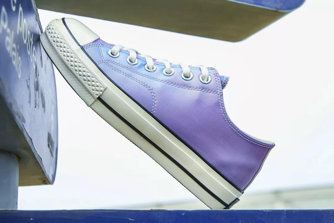 这双5D“变色鞋”火了，让光来决定颜色，做这条gai上最亮的崽