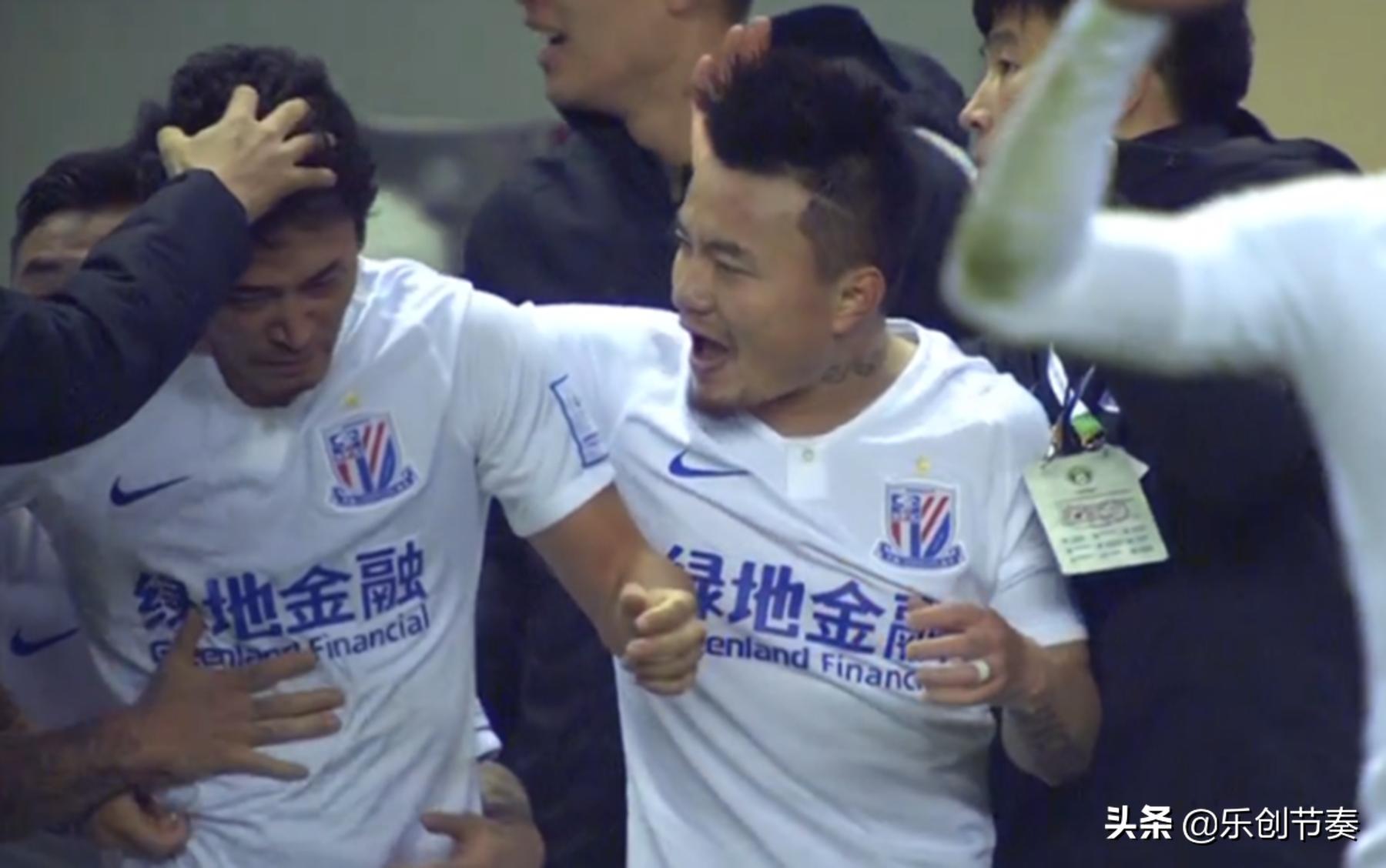 夺冠后跪下痛哭,夺冠后跪地痛哭