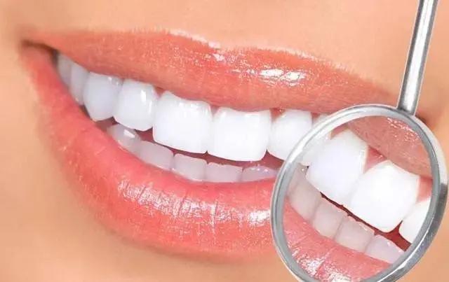 烤瓷牙需要把旁边牙齿全弄掉嘛,烤瓷牙拆出来什么情况下不用打桩