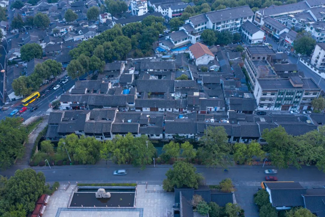 一对好友到绍兴改了3栋大宅，感叹：最高级的生活，在山水里