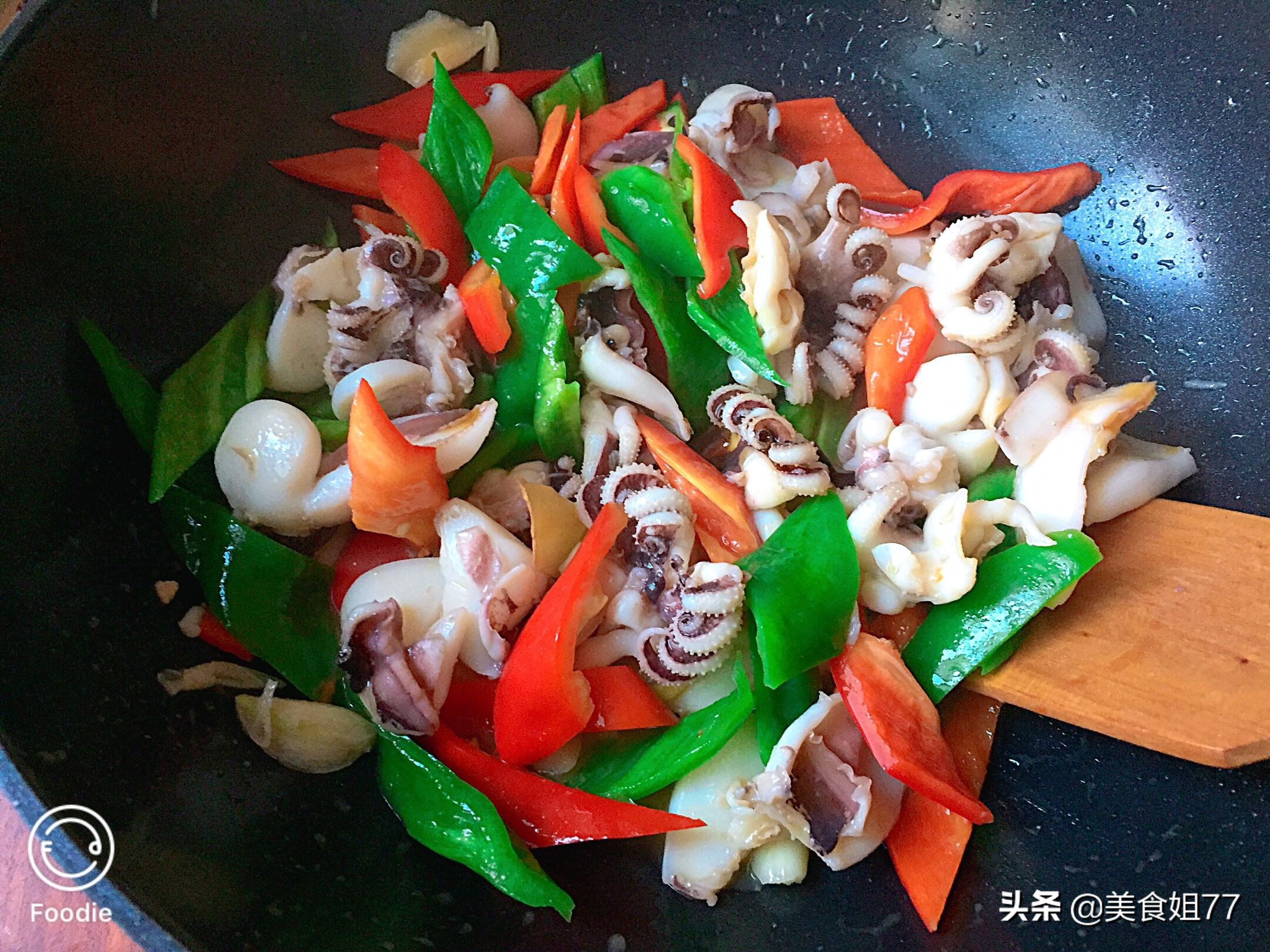 爆炒鱿鱼怎么能让鱿鱼更q弹,鱿鱼怎么炒出来又不腥特别好吃