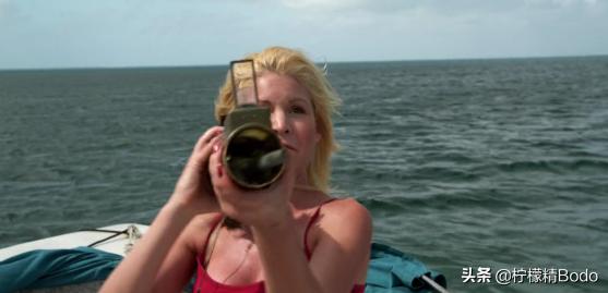 什么是科幻神剧情？美国电影《恐龙侵袭》，上海堡垒也要让位