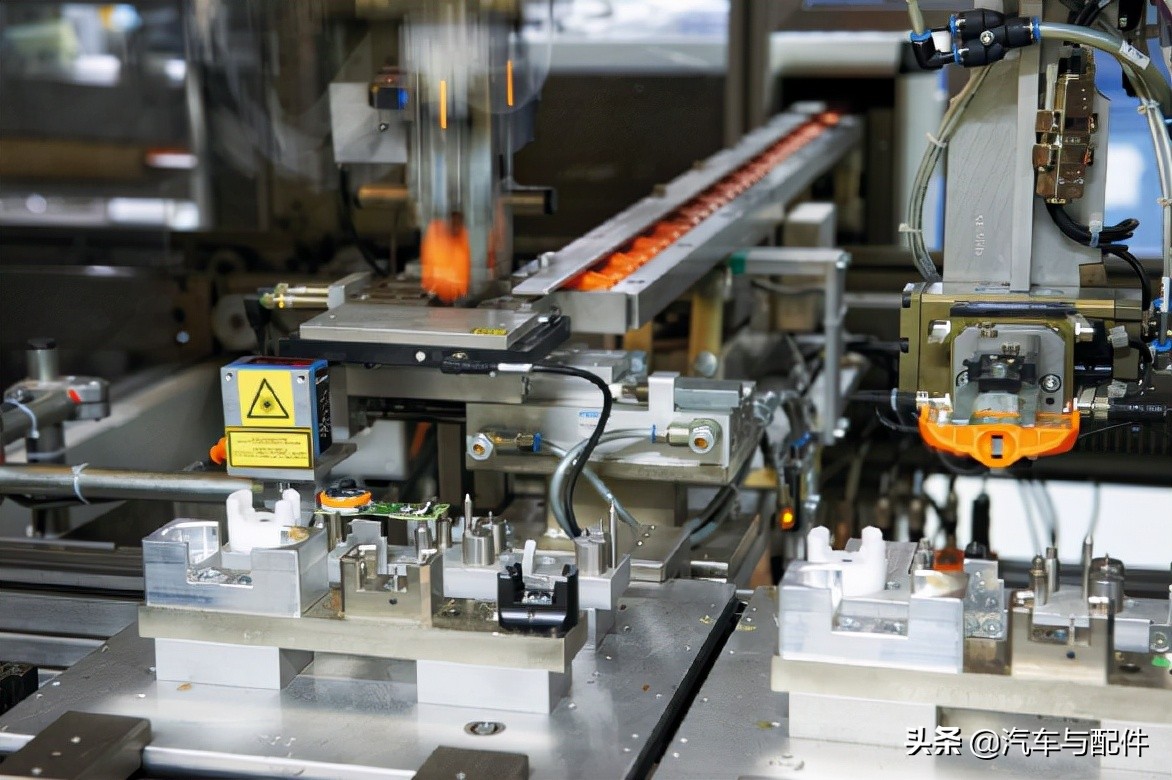 「足迹」AutomechanikaShanghai“如期”举办，一起推敲这两家汽保设备公司逆势上扬的发展路径