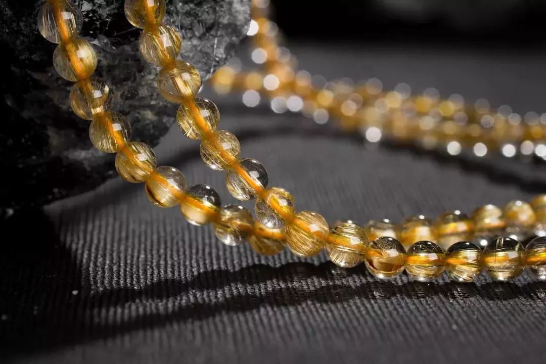 招财色暖色系,招财金什么颜色