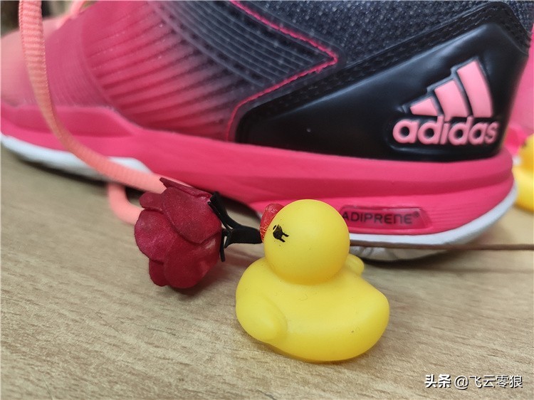 羽毛球鞋入门级测评,中羽飞云零狼手感