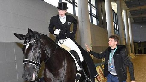 梅西c罗最近事业,c罗晒新造型梅西剃了胡子