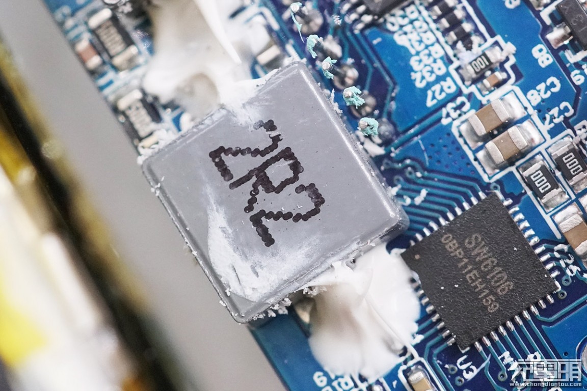 倍思30w超级硅充电器拆解,倍思65w移动电源拆解