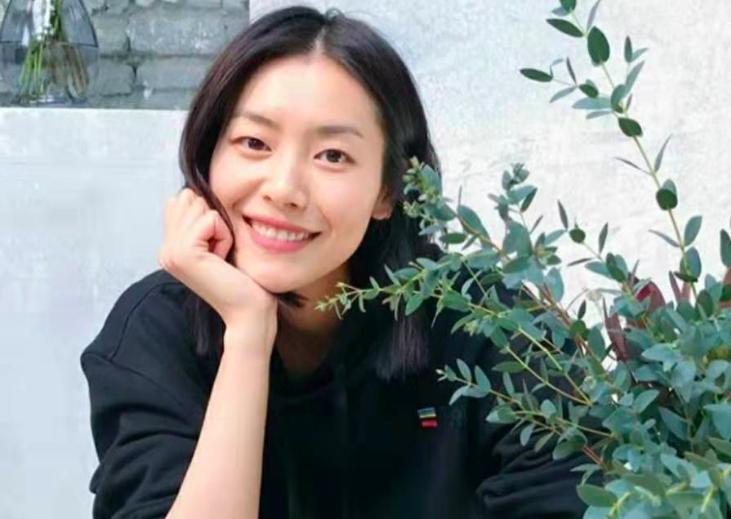 刘雯解约蔻驰谁代言了,刘雯解约蔻驰后杨紫捡漏代言