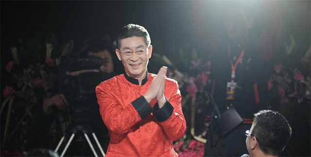 为钱反咬恩师，好友葬礼宣传新剧，六小龄童：完美诠释人如何变猴