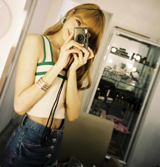 lisa露腰露腿,为什么lisa穿裙子就是小仙女