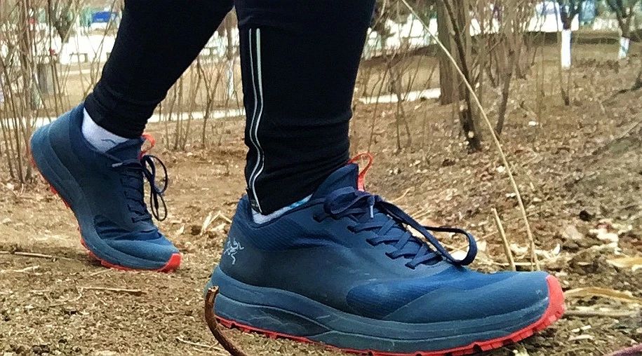 透气抗水登山鞋,耐磨防滑透气缓震登山徒步鞋