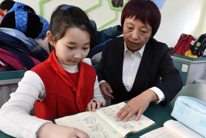 孩子家长群里自我介绍简单大方,家长进群自我介绍简单大方