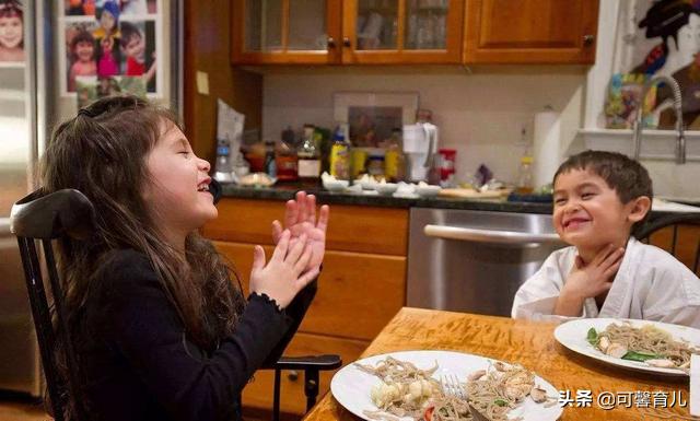 17岁女孩怀孕并不知情，以为是长胖了，我们的性教育太含蓄了