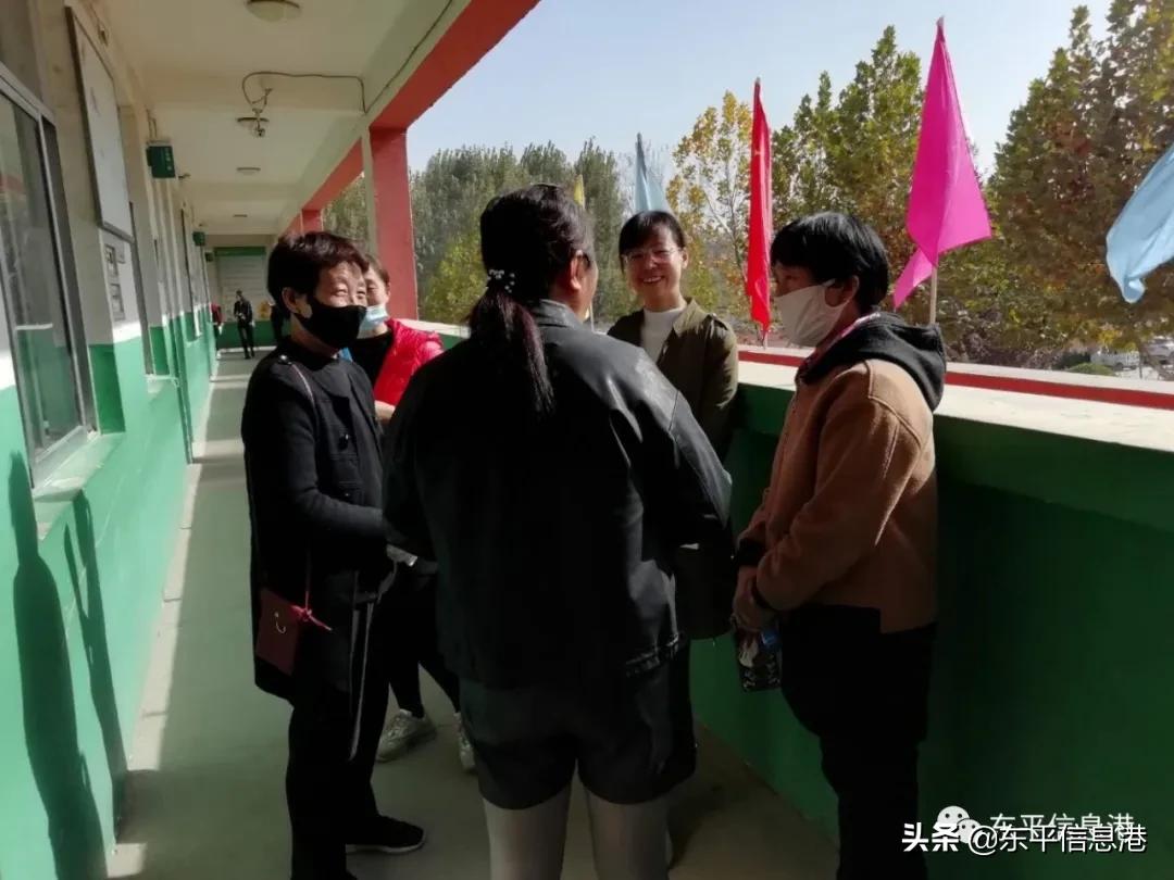 疫情无情人有情教师家访暖人心,教师暑假上门家访关爱学生暖人心