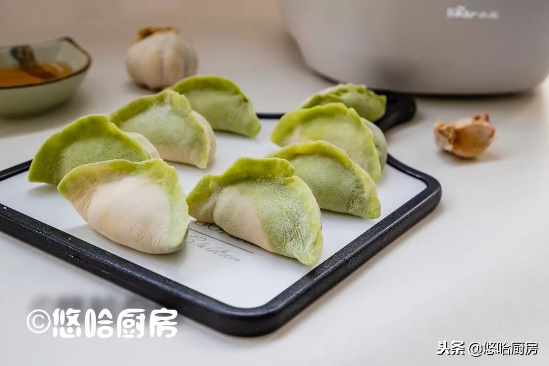 包饺子里加些什么,包饺子的时候里面放的调料汁