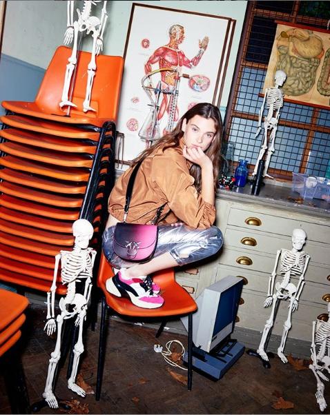 pinko燕子包是小号还是中号好看 (轻奢pinko燕子包)