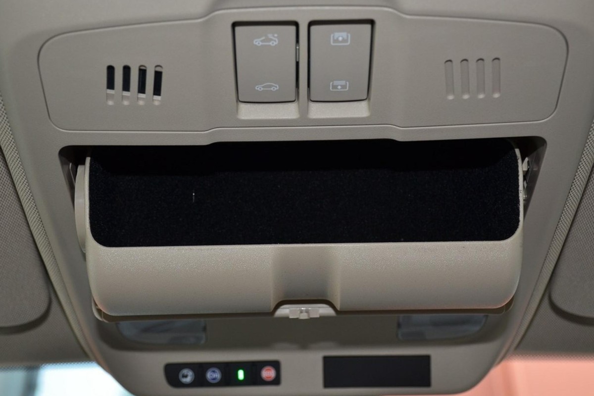 昂科威全景天窗遮阳帘只能关一半,昂科威天窗遮阳帘褶皱打不开