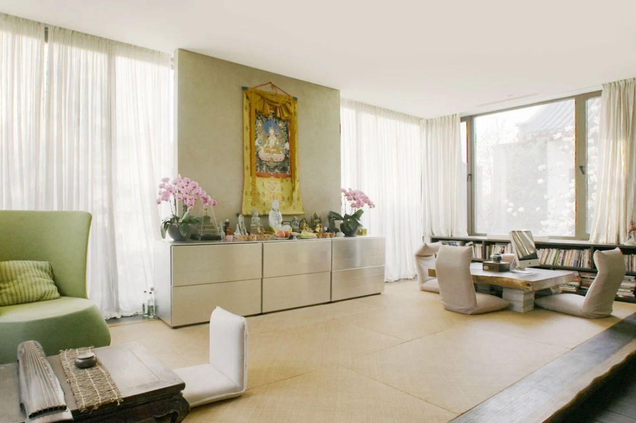 她买下别人挑剩的渣户型，花10年任性改造，浴缸像床那么大