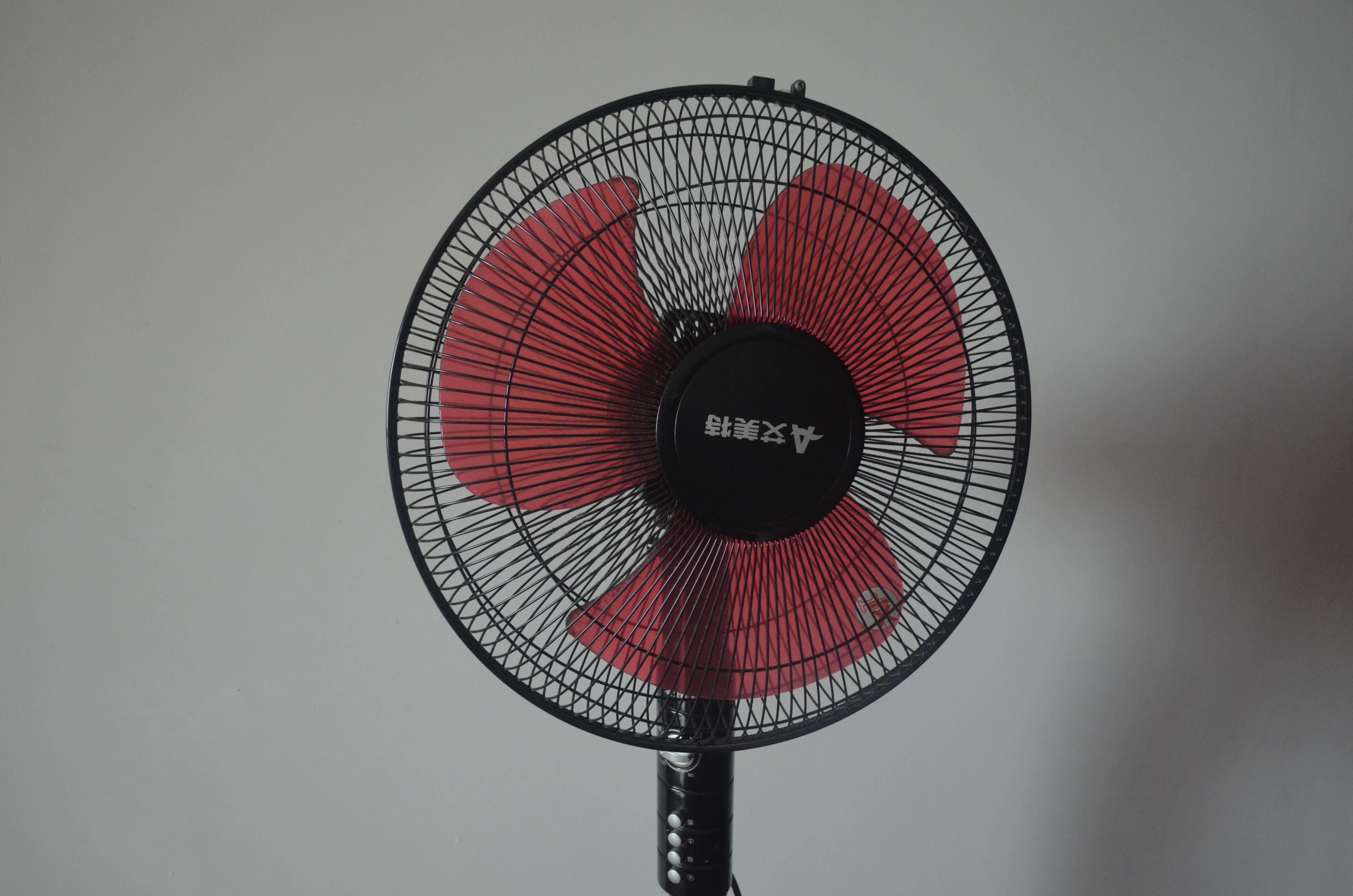 快速清洁电风扇的小妙招,风扇不管多脏不用拆