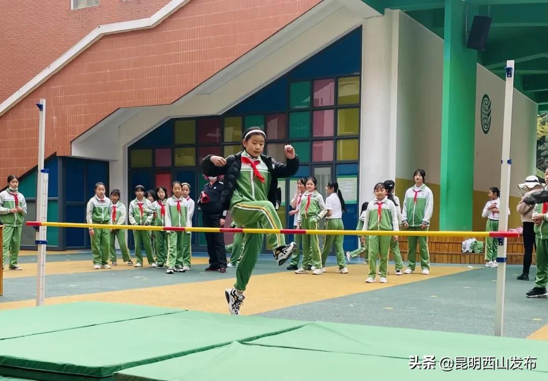 运动健儿在赛场上奋勇拼搏的英姿,奋力拼搏赛出风采