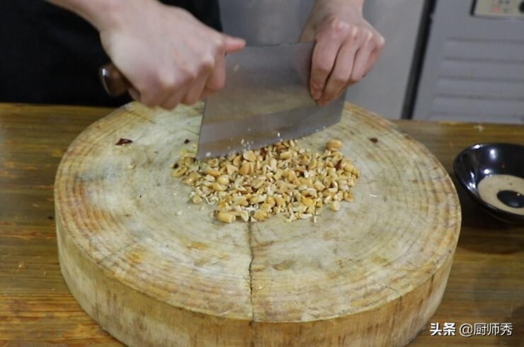 大厨教你:厨房常用的12种刀法,切什么菜用什么刀法,太详细了
