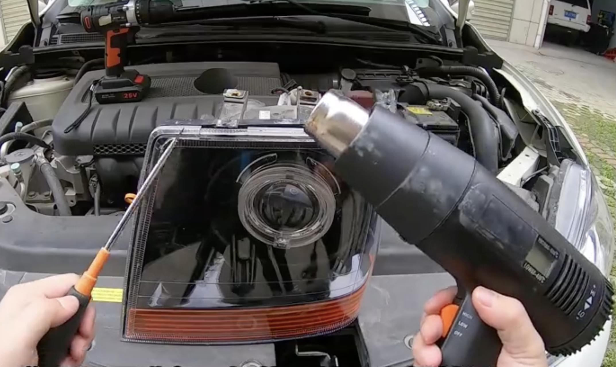 车灯起雾和进水照片,新车灯后尾灯进水起雾解决方法