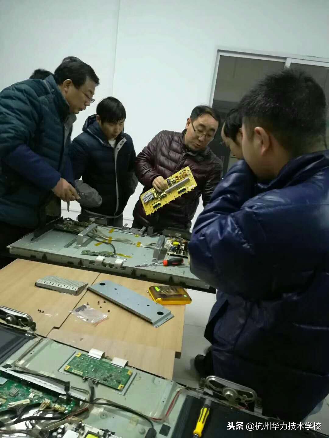 长虹液晶电视维修高手在哪里,维修长虹液晶电视不开机