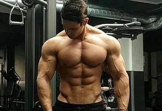 肌肉男喝蛋*粉白**,怎样才能显得专业