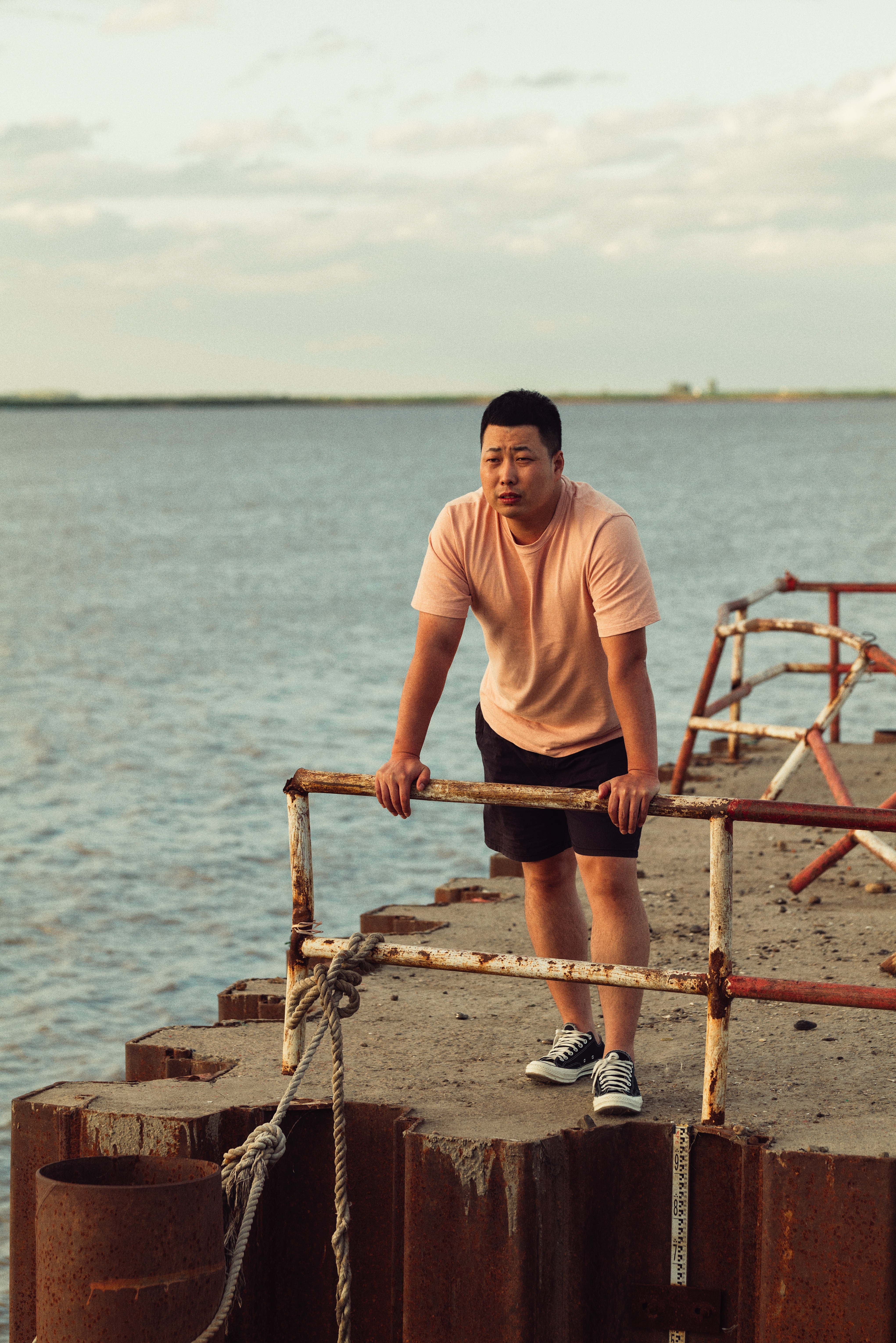 这个农村快递员登上《时尚先生》杂志，被称作“东北观察家”