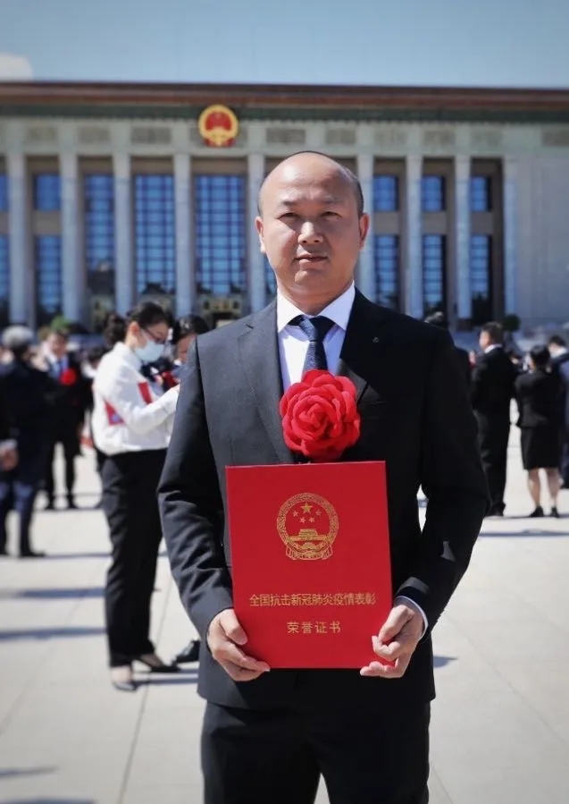 他来自湖北,作品登上法新社、路透社,受到全国表彰,登上央视