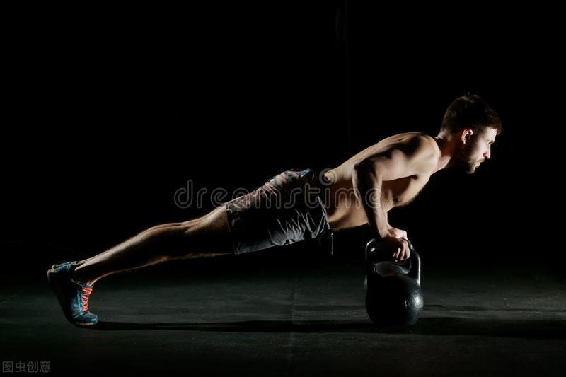 新手健身一周训练计划俯卧撑,黄金健身动作