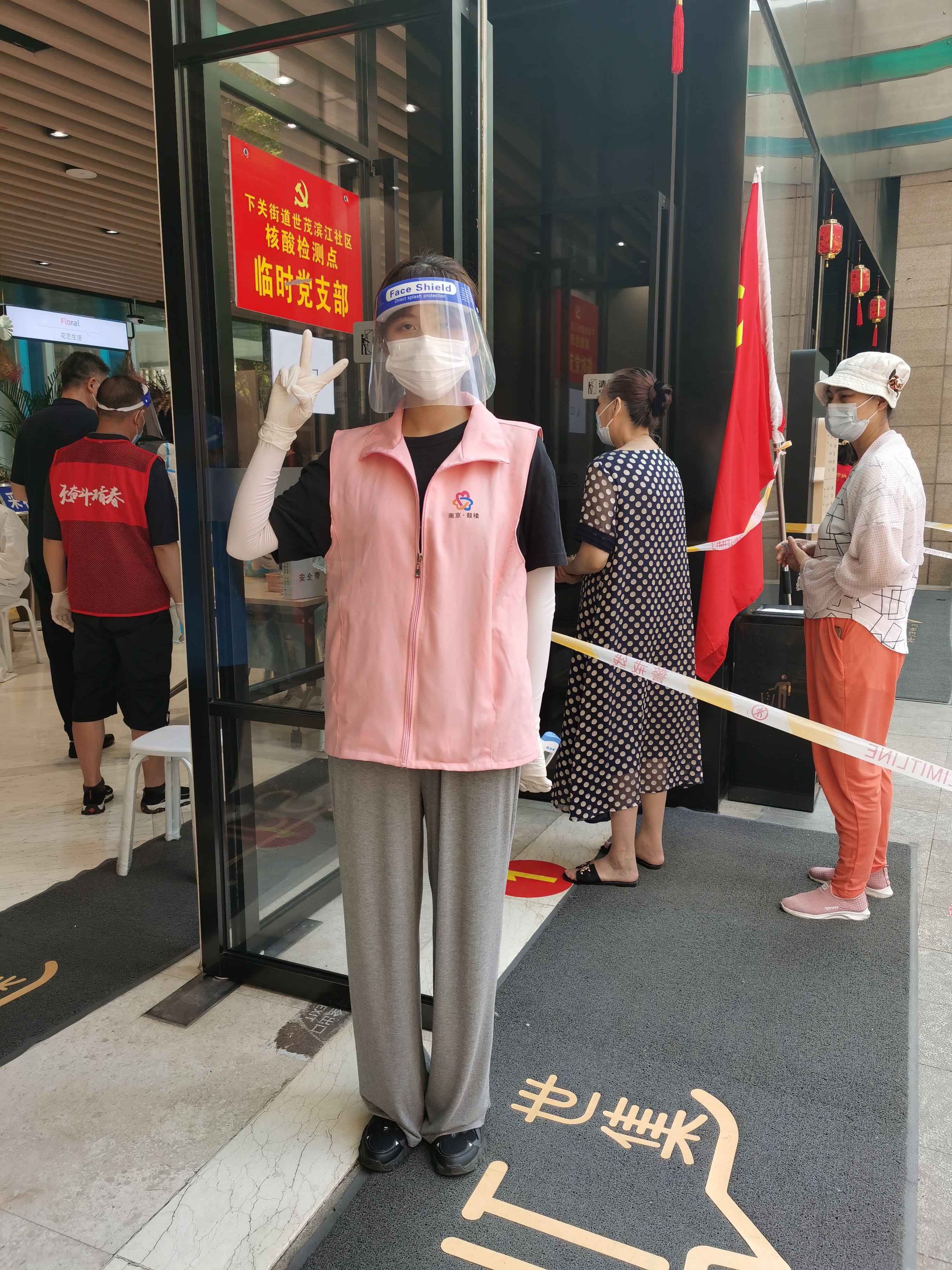 区街新闻｜70多幅照片记录世茂滨江社区辖内志愿者，南京感谢你们