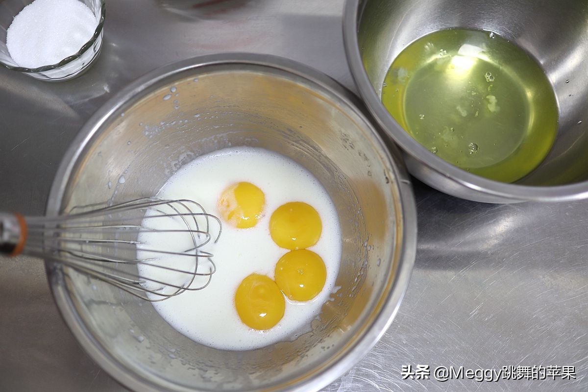 肉松蛋糕卷控出油,肉松蛋糕卷香甜咸香松软馋哭了