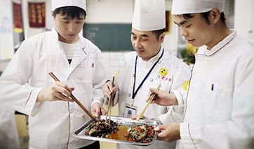 三个月厨师一般要学多久出师,厨师三个月速成靠谱吗