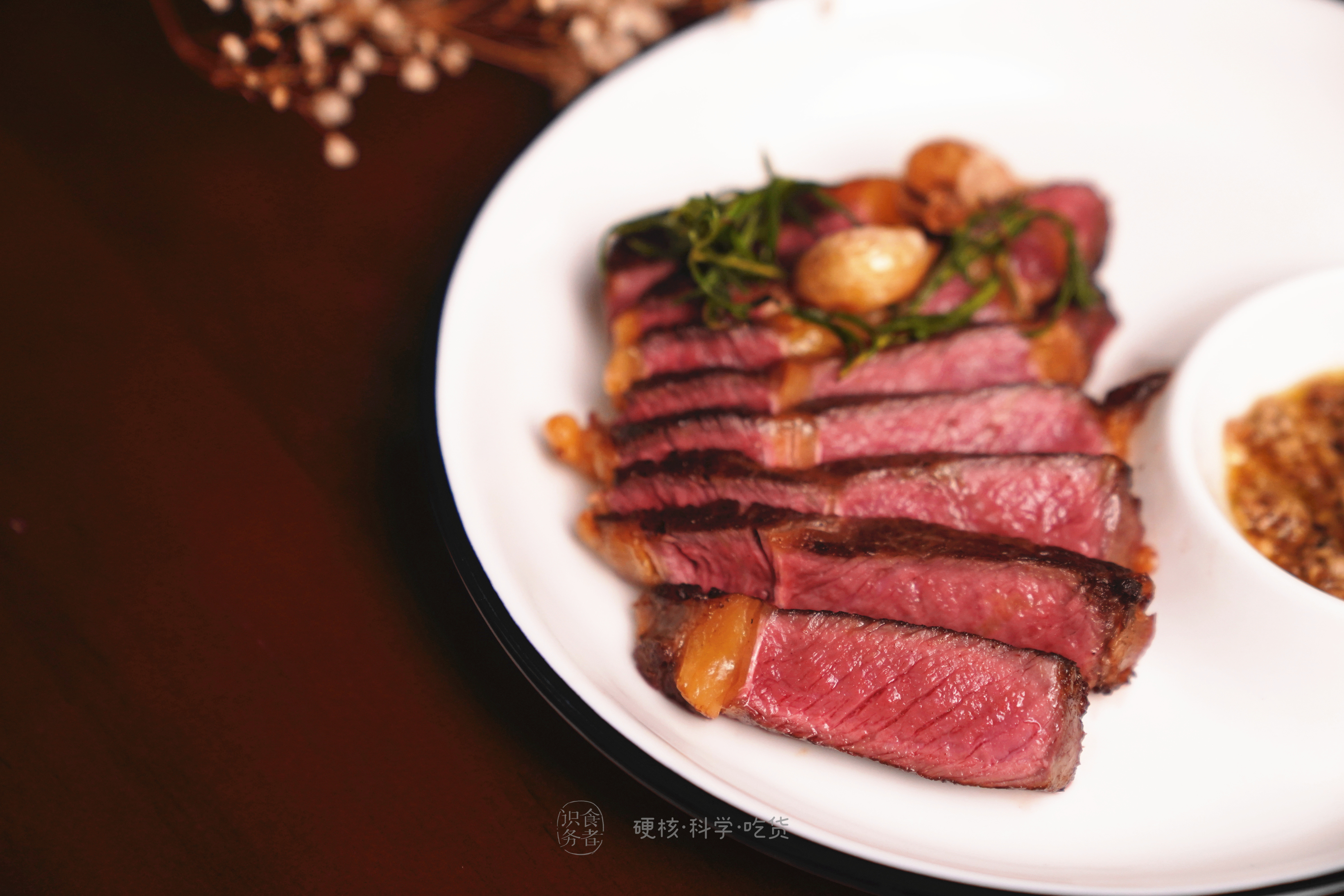 煎牛排时黄油炸到身上怎么办,煎牛排香料总是一煎就糊