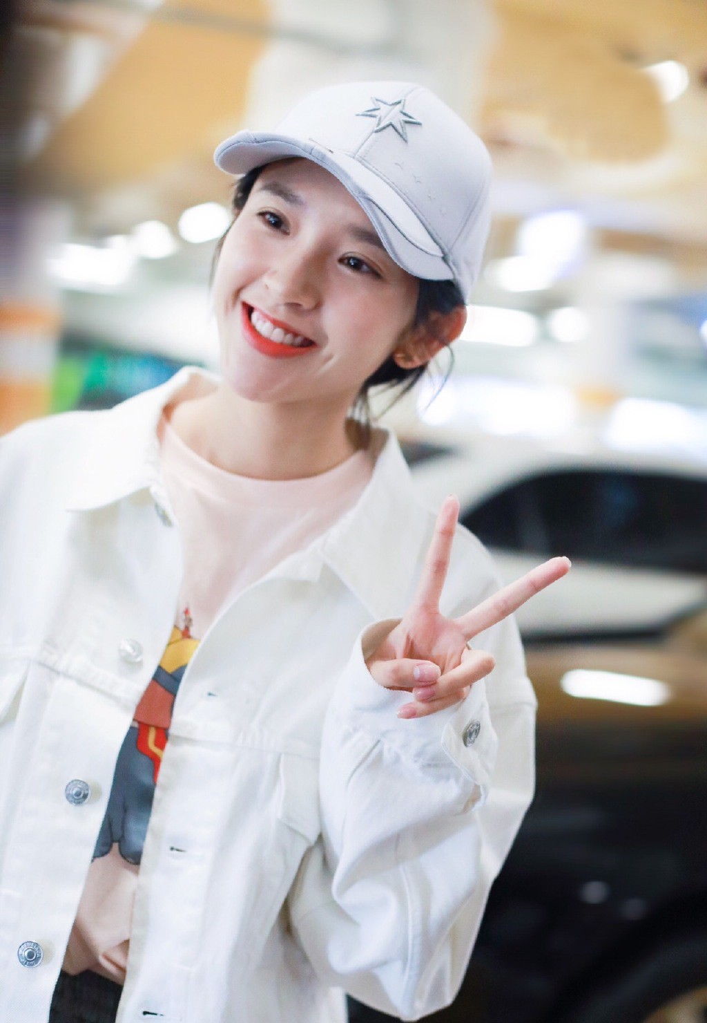 唐艺昕同款牛仔裤穿搭,唐艺昕复古呢绒外套搭配牛仔裤