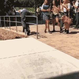 姑娘，请放开那个棒棒糖好么，就让我来承受这只棒棒糖的痛苦吧