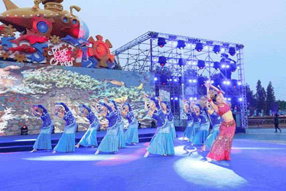 海滩再现绝美荧光海宛如蓝色星河,成都荧光海滩