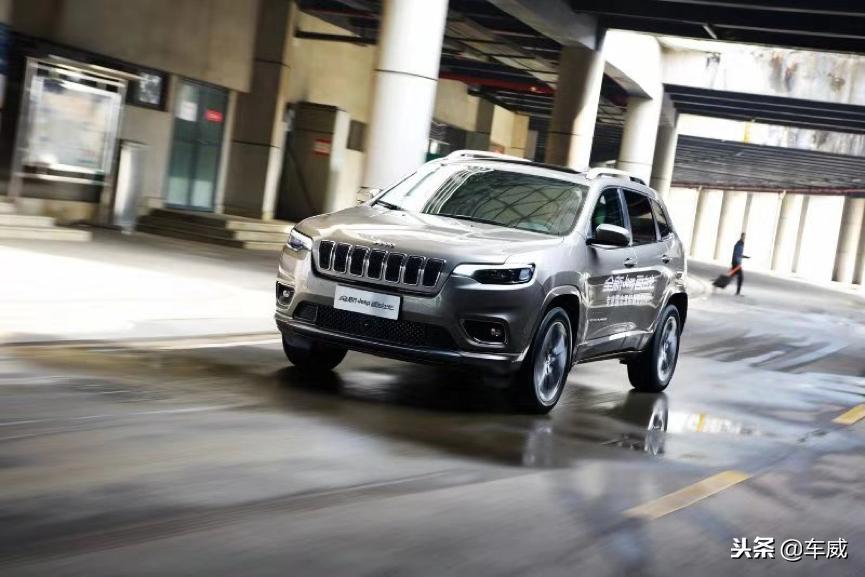 jeep自由光2.0l动力,全新的jeep自由光首要任务