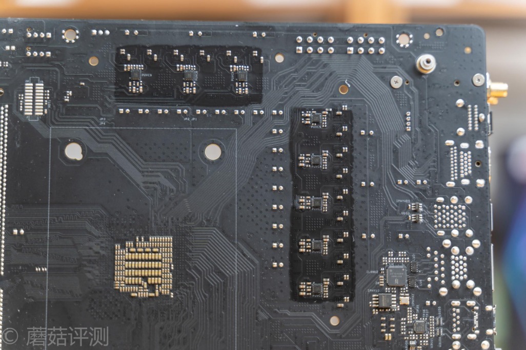 技嘉b550大雕主板评测,华擎x570太极雷蛇怎么样