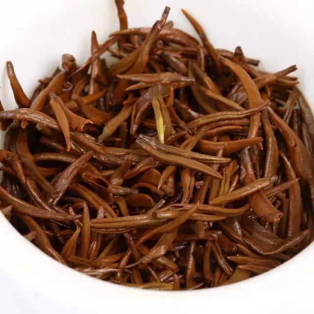 茶清澈好还是油润好,一款茶的好坏