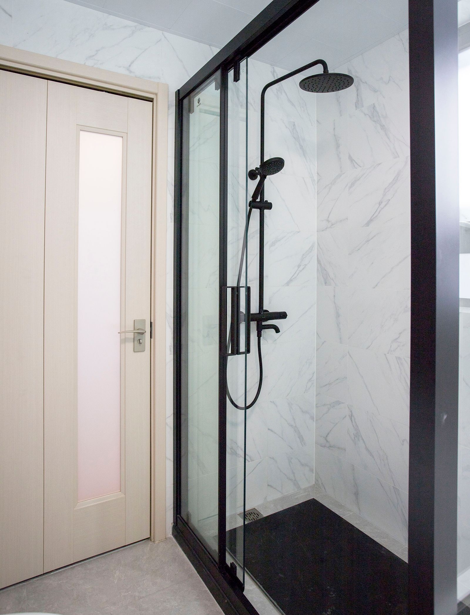 103㎡收纳满分，电动窗帘、上轨道移门和阳台吧台让家一键变高级